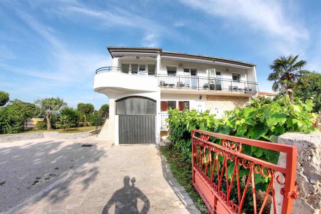 Apartments Nebuloza โรวีน ภายนอก รูปภาพ